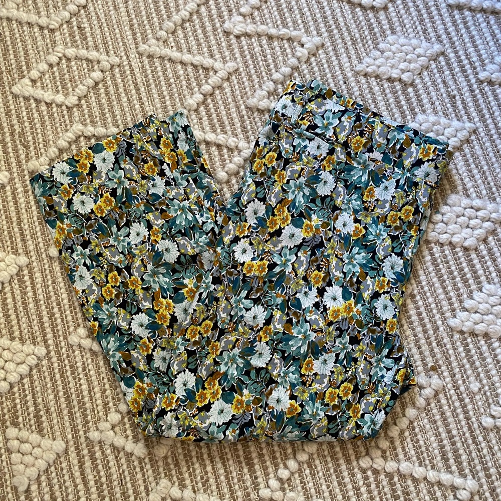 Floral stretchy pull on ankle pants